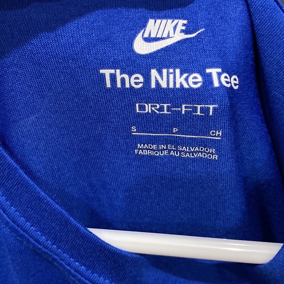 Nike dri-fit tee size small boys 26”” long - Picture 3 of 4